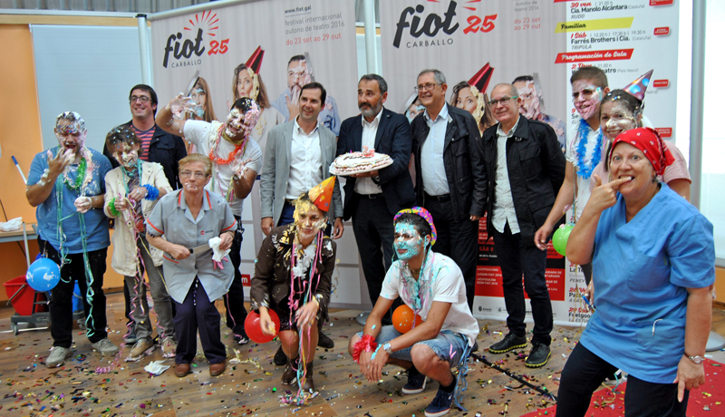 La presentacin del festival estuvo animada por tarta y cava